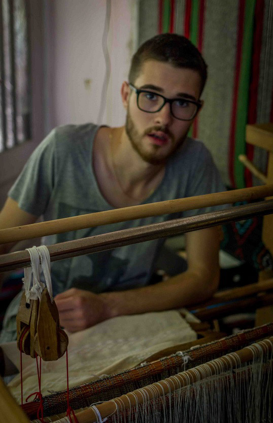 Loom Weaving Millennial Vladimir Andrei