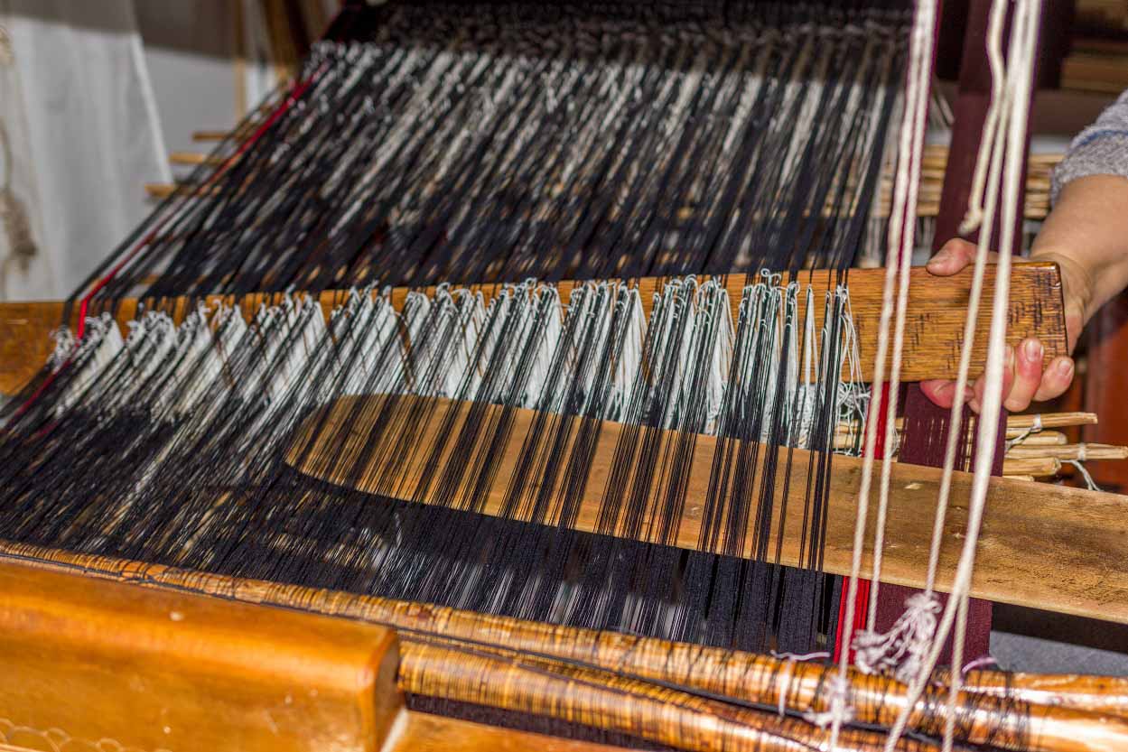 Weaving With Heddle Rods